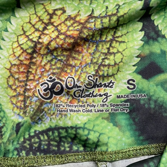 Om Shanti clothing vibrant green leaf vine Capri leggings size Small made in USA - Picture 3 of 7